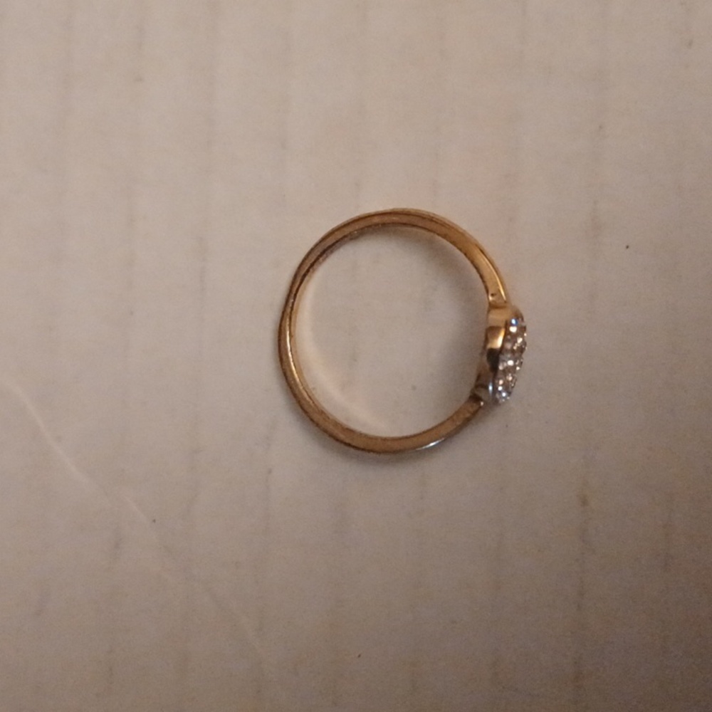 4/$30 Gold Coloured Rhinestone Ring - Picture 2 of 4